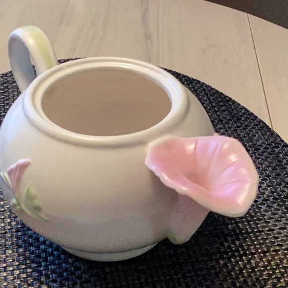 Fun Novelty Teapot. - Picture 3 of 3